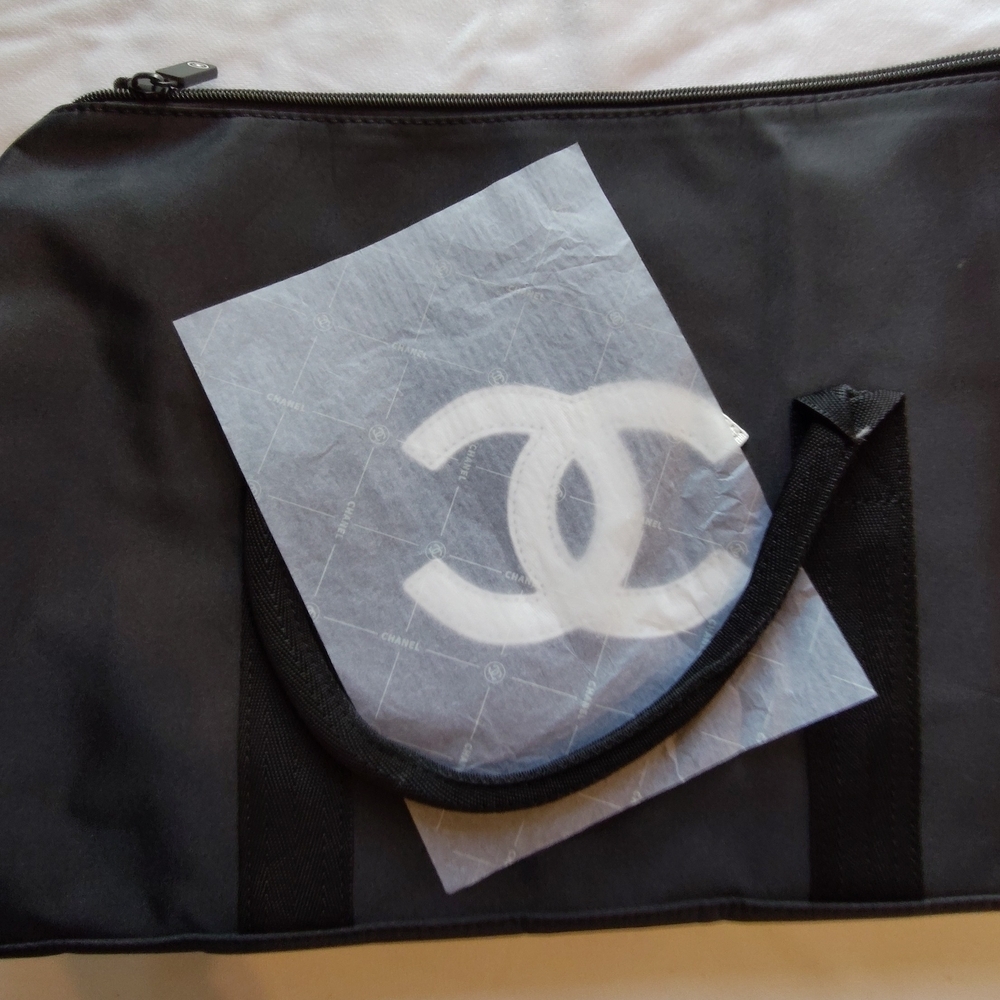 CHANEL Black Logo Tote Bag Detachable Crossbody Strap White CC New Tote Bag - Picture 4 of 8